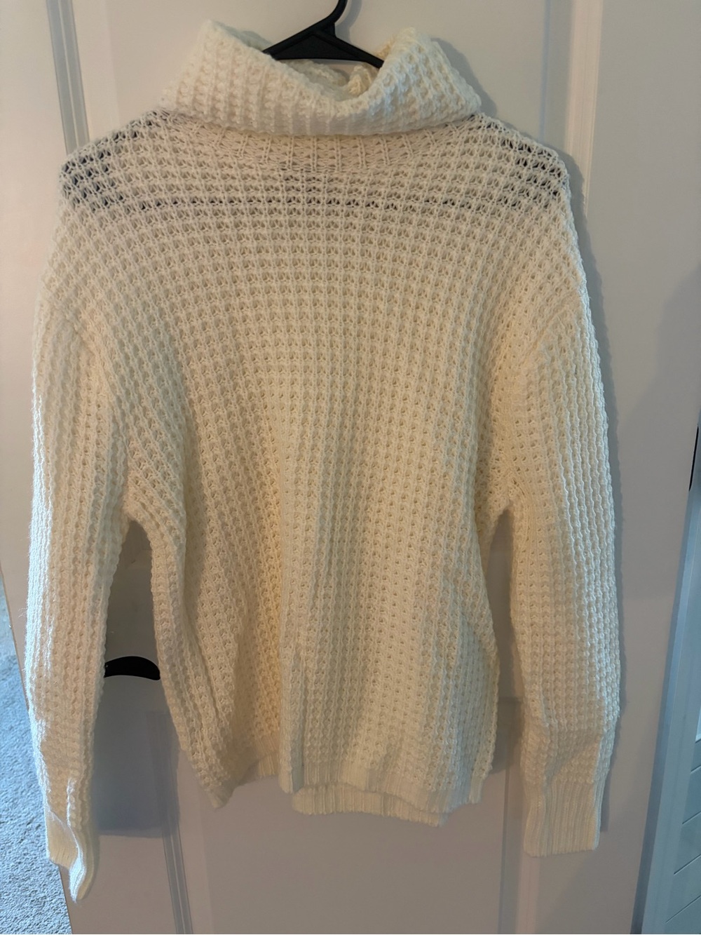 Cozy Women's Off White Turtleneck Sweater